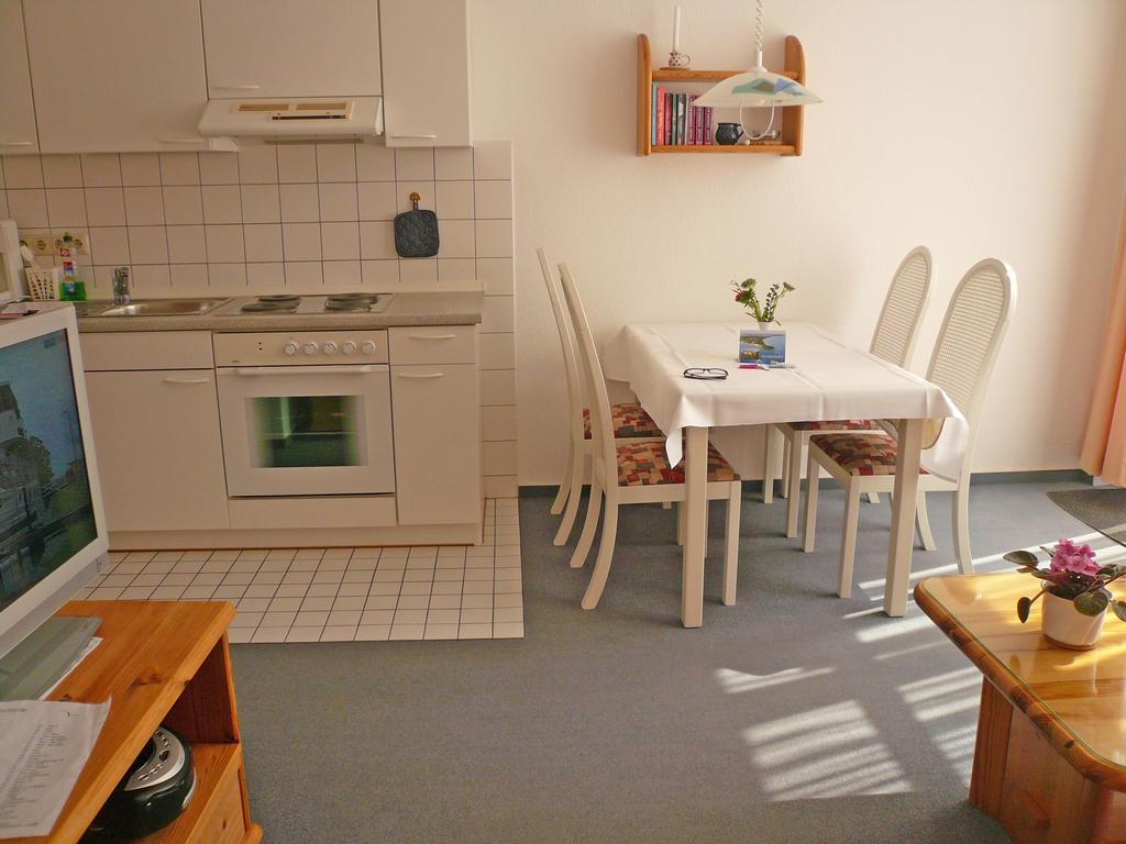 Haus Seeschwalbe Ferienwohnungen Goehren  Kamer foto